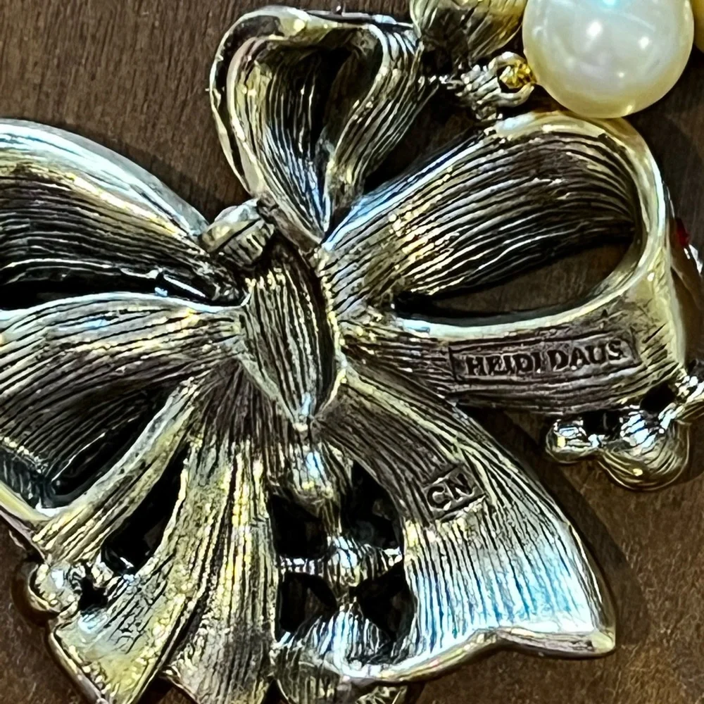Heidi Daus 🆕 “Ravishing Ribbon” necklace, cream faux pearls, Swarovski crystals - Picture 7 of 9